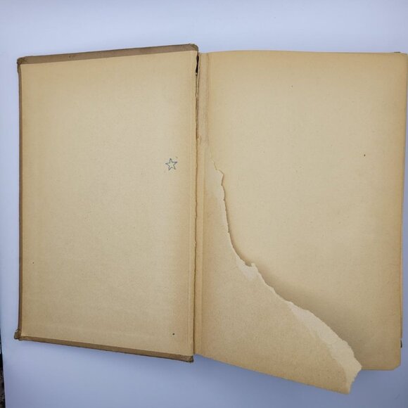 The Case Howling Dog Book 1934 Erle Stanley Gardner 1946 Hardcover Triangle - Picture 2 of 11